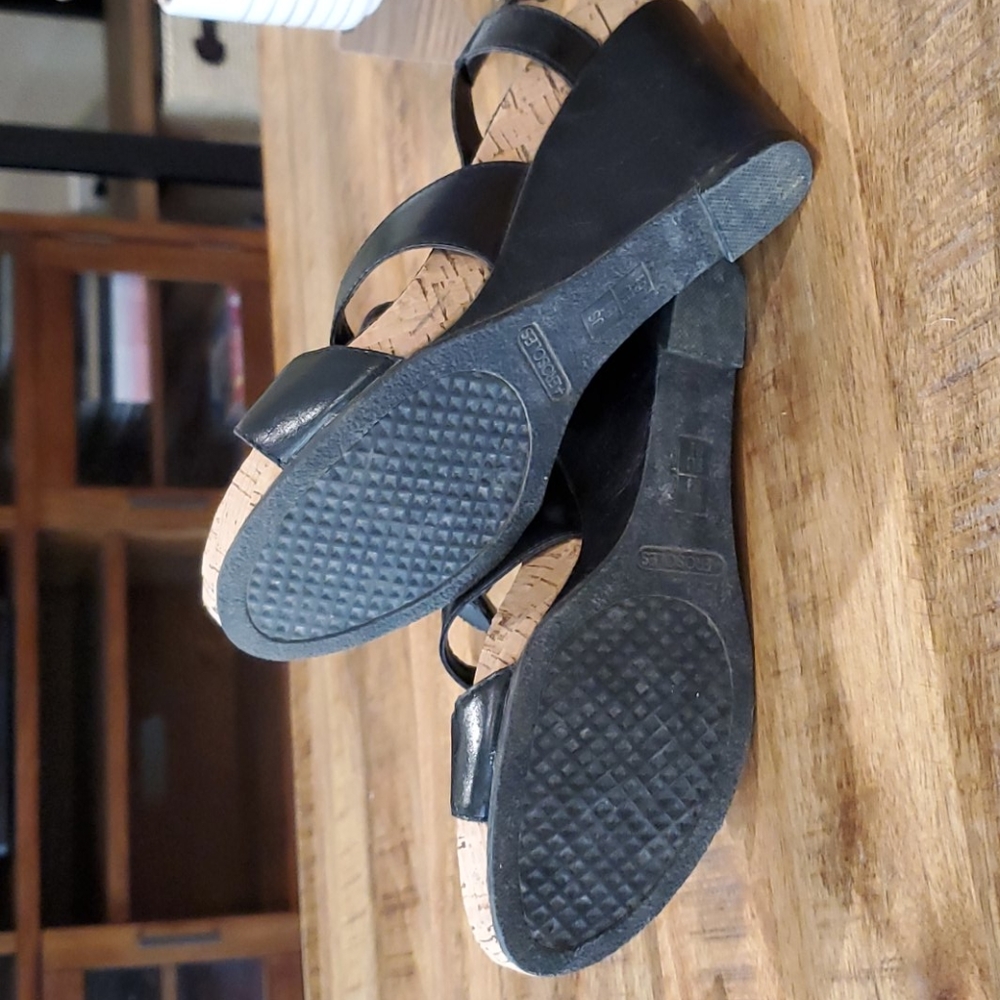 Shoes - Picture 5 of 6